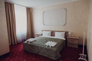 Отель Hotel France Винница Улучшенный двухместный номер с 1 кроватью-1
