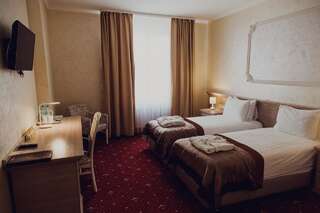 Отель Hotel France Винница Просторный двухместный номер с 2 отдельными кроватями-2